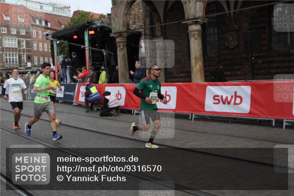 05.10.2025 - 20. swb-Marathon Bremen Yannick Fuchs http://msf.ph/oto/9316570 05.10.2025 10:45:44 Ziel 8000, 9200, 9222, 9709, 10639, 10792, 11678, 11745 meine-sportfotos.de