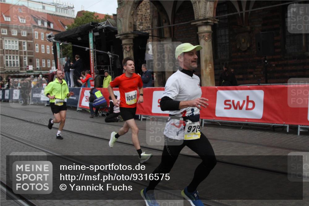 05.10.2025 - 20. swb-Marathon Bremen Yannick Fuchs http://msf.ph/oto/9316575 05.10.2025 10:45:48 Ziel 28, 9709, 9960, 10350, 10639, 10792, 10823 meine-sportfotos.de