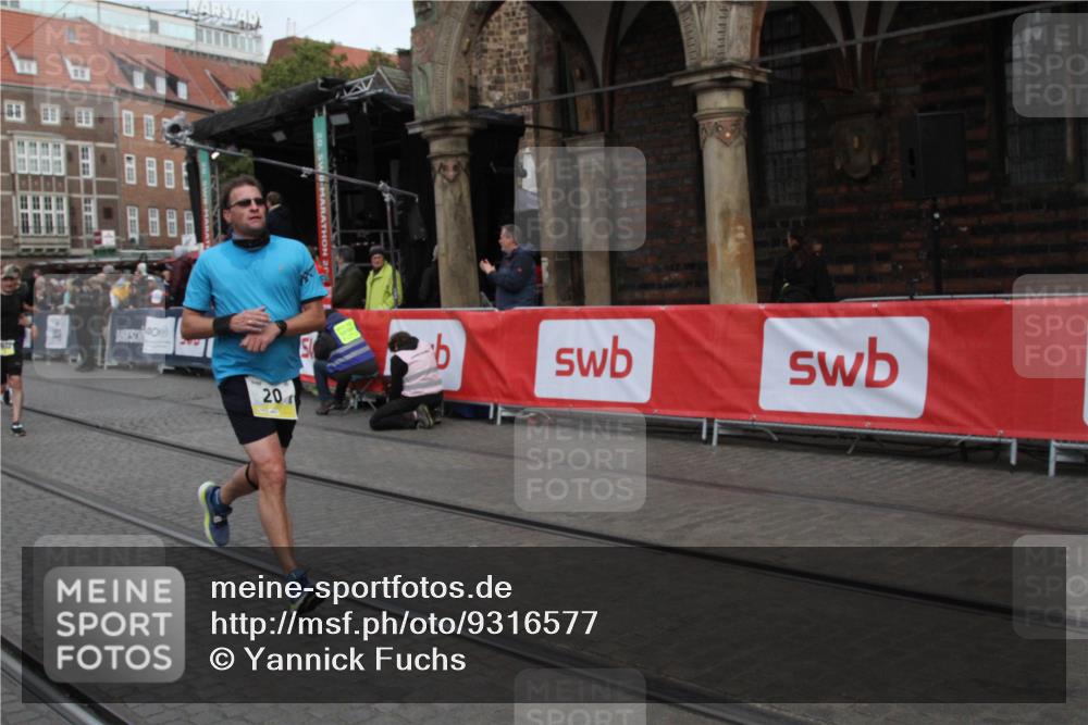 05.10.2025 - 20. swb-Marathon Bremen Yannick Fuchs http://msf.ph/oto/9316577 05.10.2025 10:45:50 Ziel 28, 9960, 10350, 10823 meine-sportfotos.de