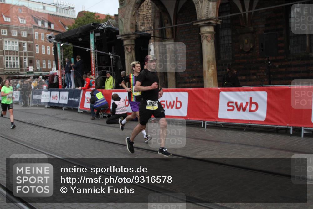 05.10.2025 - 20. swb-Marathon Bremen Yannick Fuchs http://msf.ph/oto/9316578 05.10.2025 10:45:52 Ziel 9960, 10350, 10823 meine-sportfotos.de