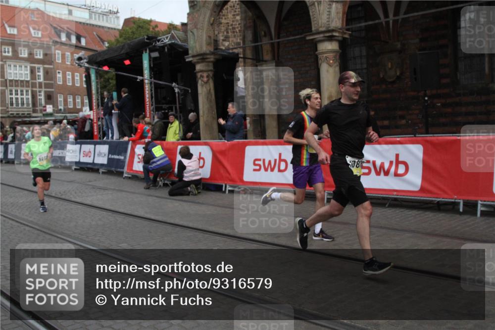 05.10.2025 - 20. swb-Marathon Bremen Yannick Fuchs http://msf.ph/oto/9316579 05.10.2025 10:45:53 Ziel 9285, 9960, 10350, 10823 meine-sportfotos.de