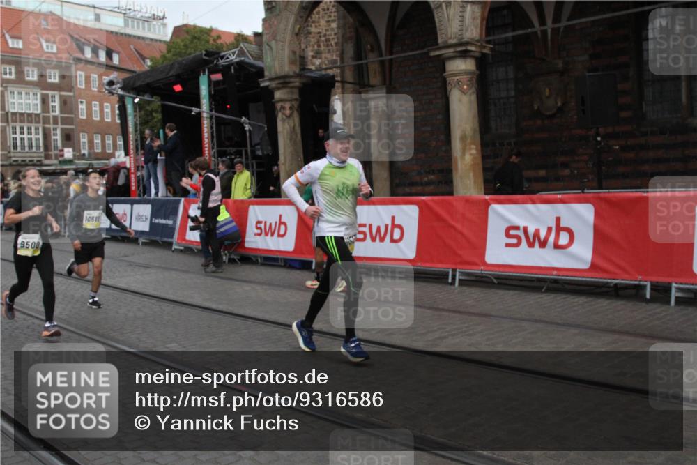 05.10.2025 - 20. swb-Marathon Bremen Yannick Fuchs http://msf.ph/oto/9316586 05.10.2025 10:46:08 Ziel 9500, 10688, 10858, 11074, 11513 meine-sportfotos.de