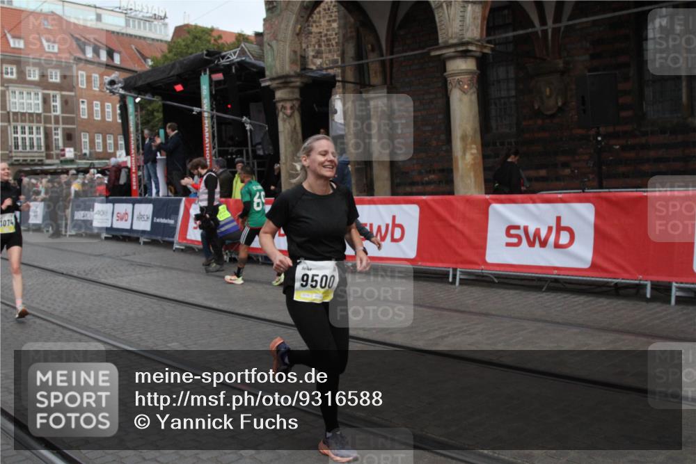 05.10.2025 - 20. swb-Marathon Bremen Yannick Fuchs http://msf.ph/oto/9316588 05.10.2025 10:46:09 Ziel 9500, 10688, 10858, 11074, 11513 meine-sportfotos.de