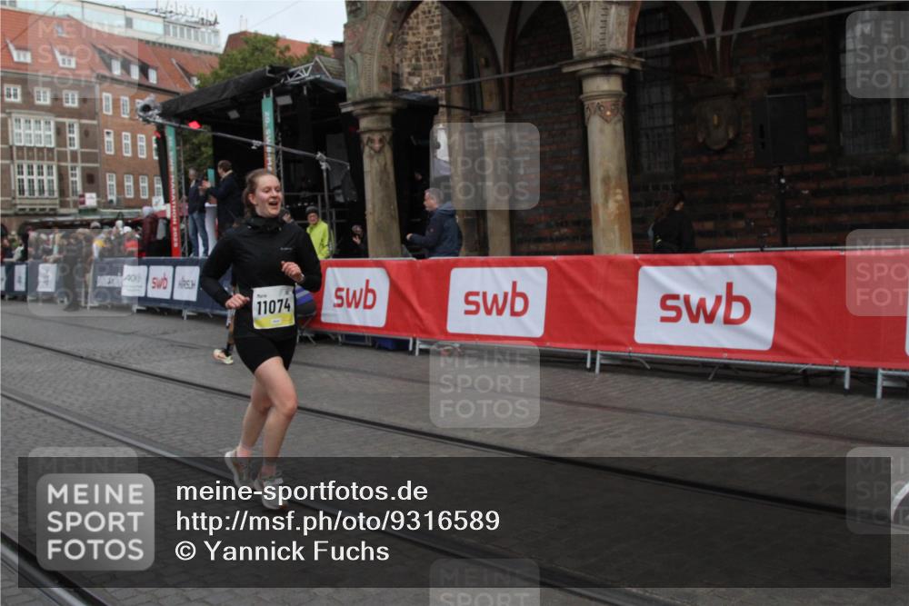05.10.2025 - 20. swb-Marathon Bremen Yannick Fuchs http://msf.ph/oto/9316589 05.10.2025 10:46:10 Ziel 10688, 10858, 11074, 11446 meine-sportfotos.de