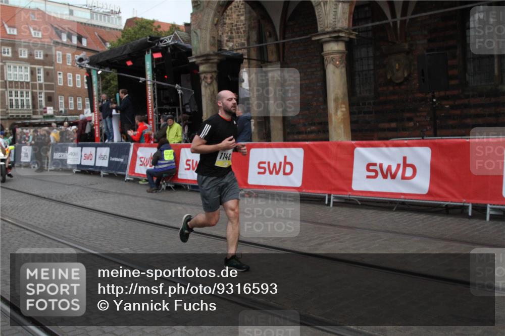 05.10.2025 - 20. swb-Marathon Bremen Yannick Fuchs http://msf.ph/oto/9316593 05.10.2025 10:46:25 Ziel 9400, 9921, 11462 meine-sportfotos.de