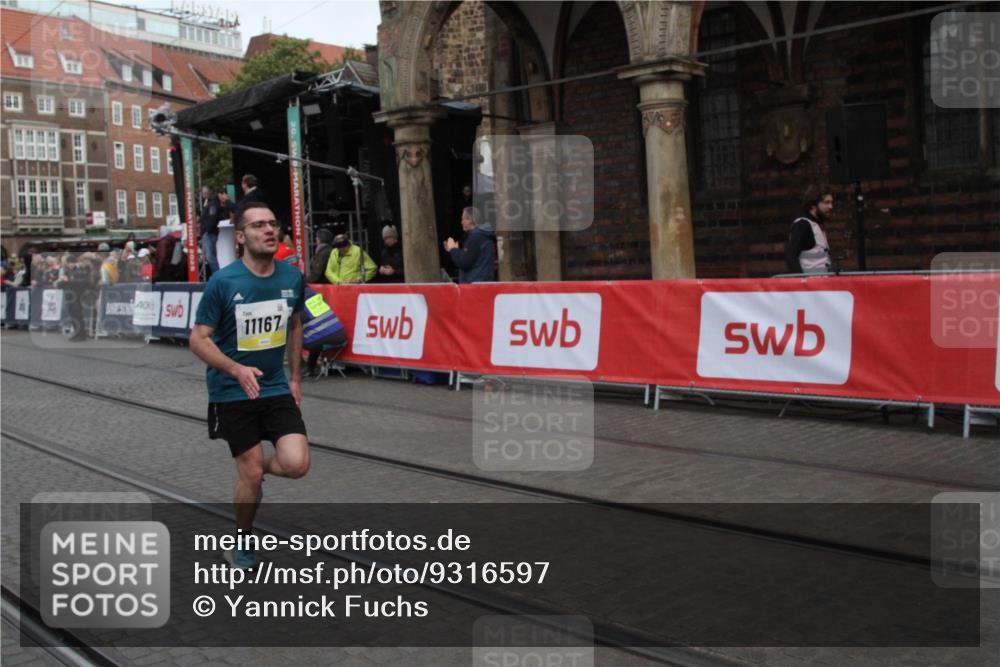 05.10.2025 - 20. swb-Marathon Bremen Yannick Fuchs http://msf.ph/oto/9316597 05.10.2025 10:46:34 Ziel 9207, 11167 meine-sportfotos.de