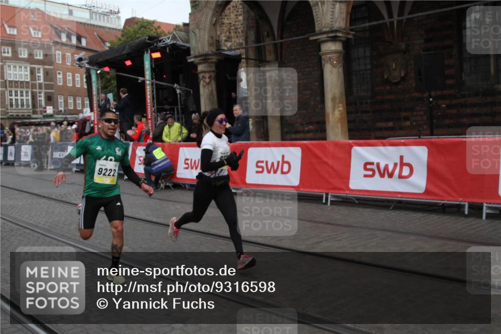 05.10.2025 - 20. swb-Marathon Bremen Yannick Fuchs http://msf.ph/oto/9316598 05.10.2025 10:46:39 Ziel 9009, 9207, 10268, 11268 meine-sportfotos.de