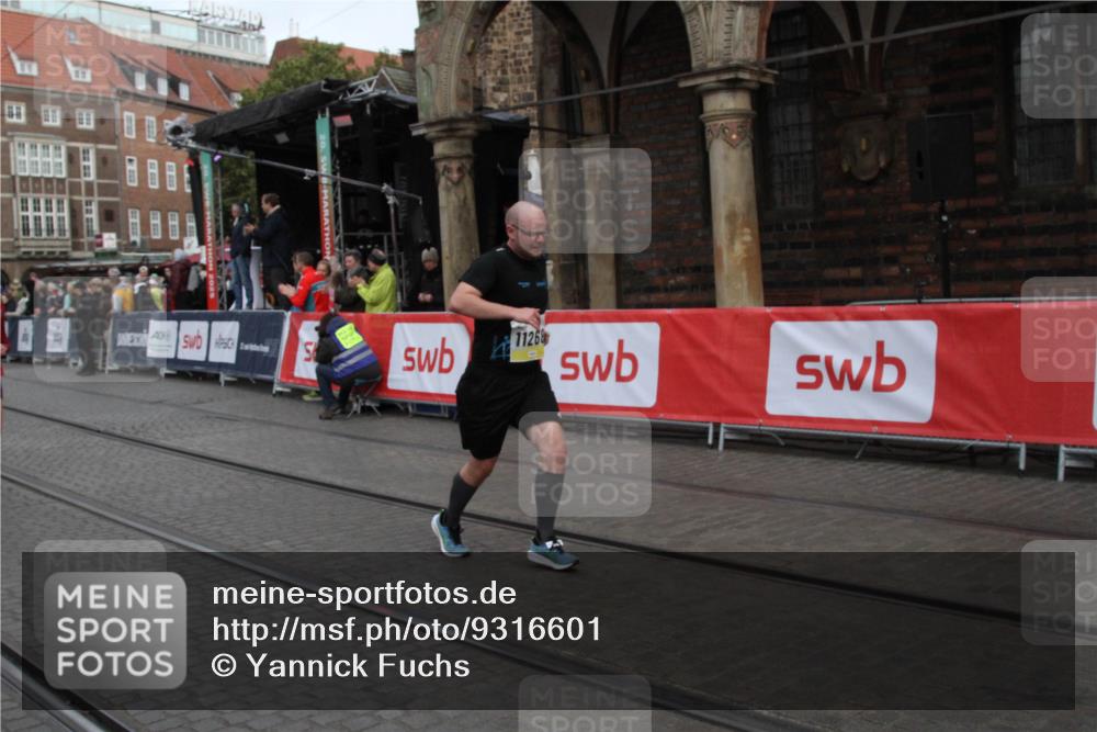 05.10.2025 - 20. swb-Marathon Bremen Yannick Fuchs http://msf.ph/oto/9316601 05.10.2025 10:46:44 Ziel 9366, 9961, 10268, 10411, 11268, 11327 meine-sportfotos.de