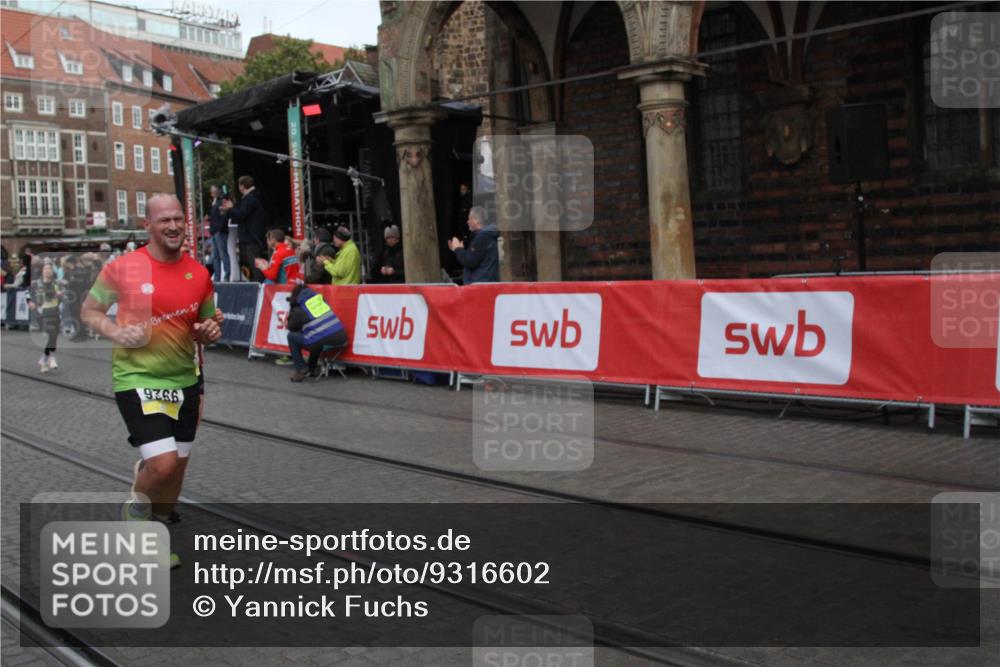 05.10.2025 - 20. swb-Marathon Bremen Yannick Fuchs http://msf.ph/oto/9316602 05.10.2025 10:46:45 Ziel 9366, 9961, 10411, 11268, 11327 meine-sportfotos.de