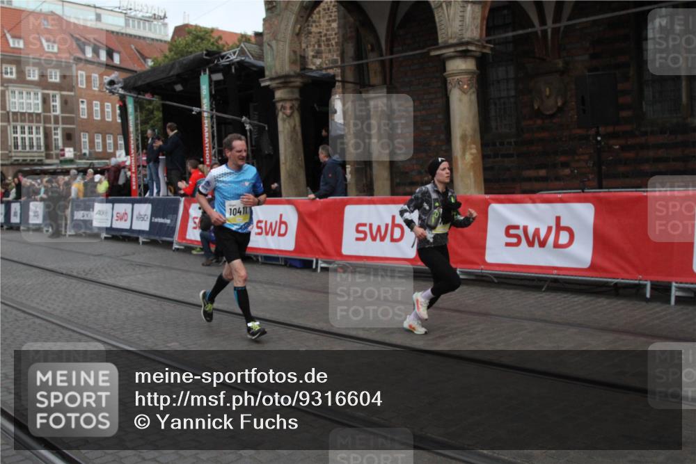 05.10.2025 - 20. swb-Marathon Bremen Yannick Fuchs http://msf.ph/oto/9316604 05.10.2025 10:46:48 Ziel 10277, 10411, 11327 meine-sportfotos.de