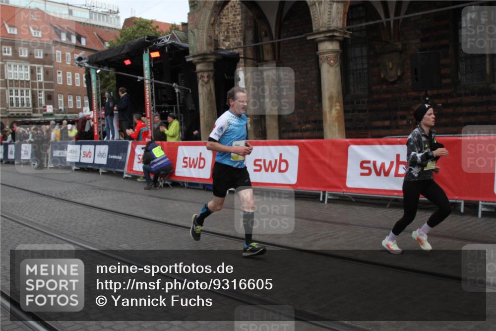 05.10.2025 - 20. swb-Marathon Bremen Yannick Fuchs http://msf.ph/oto/9316605 05.10.2025 10:46:48 Ziel 10277, 10411, 11327 meine-sportfotos.de