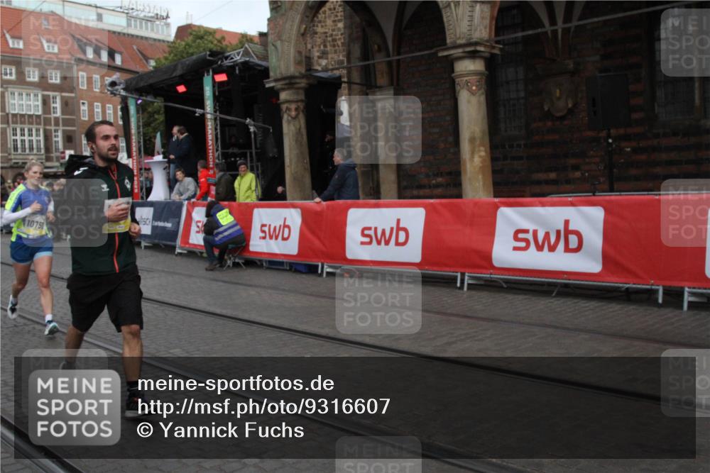 05.10.2025 - 20. swb-Marathon Bremen Yannick Fuchs http://msf.ph/oto/9316607 05.10.2025 10:46:58 Ziel 10661, 10750, 11189 meine-sportfotos.de