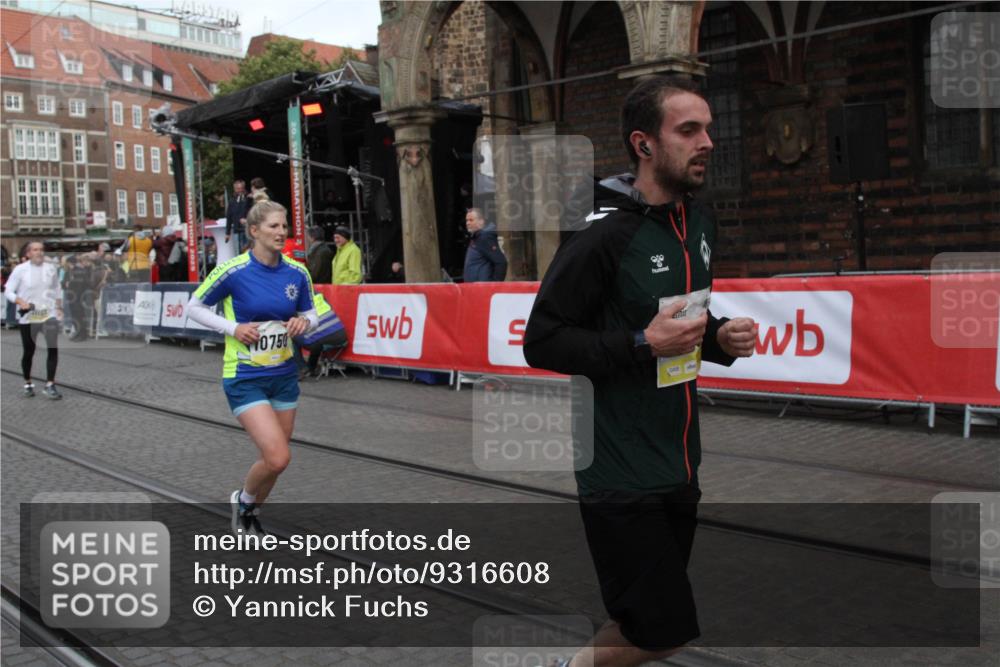 05.10.2025 - 20. swb-Marathon Bremen Yannick Fuchs http://msf.ph/oto/9316608 05.10.2025 10:46:59 Ziel 9413, 10452, 10509, 10661, 10750, 11189 meine-sportfotos.de