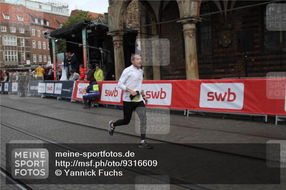 05.10.2025 - 20. swb-Marathon Bremen Yannick Fuchs http://msf.ph/oto/9316609 05.10.2025 10:47:01 Ziel 9413, 10452, 10509, 10789, 11189 meine-sportfotos.de
