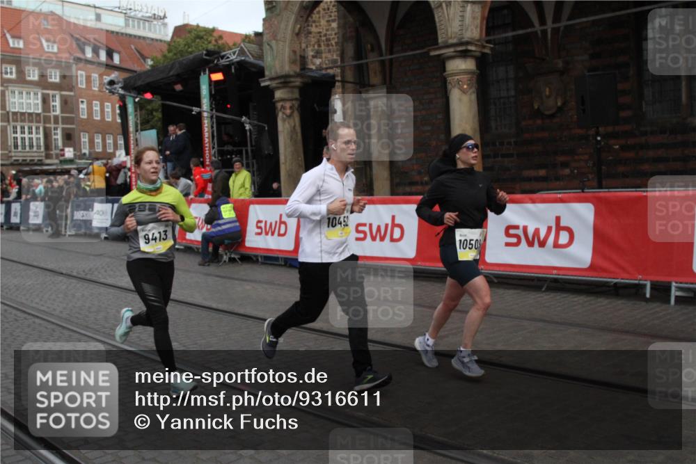 05.10.2025 - 20. swb-Marathon Bremen Yannick Fuchs http://msf.ph/oto/9316611 05.10.2025 10:47:04 Ziel 9413, 10452, 10509, 10789 meine-sportfotos.de