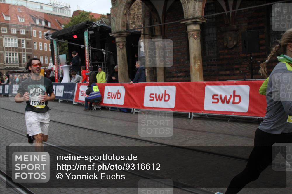 05.10.2025 - 20. swb-Marathon Bremen Yannick Fuchs http://msf.ph/oto/9316612 05.10.2025 10:47:05 Ziel 9413, 9562, 10452, 10509, 10789 meine-sportfotos.de