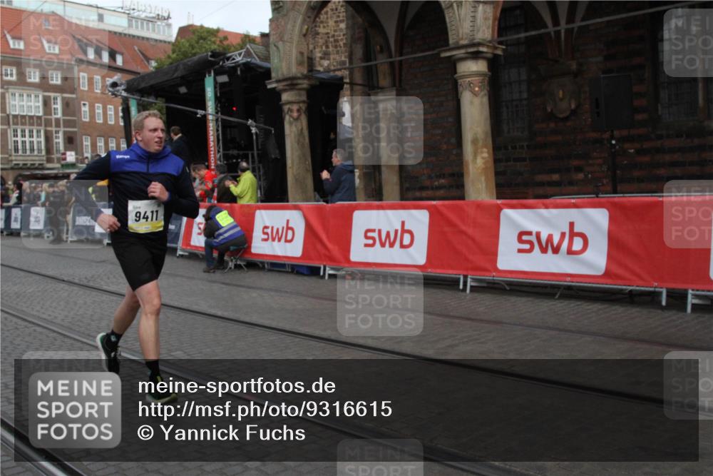 05.10.2025 - 20. swb-Marathon Bremen Yannick Fuchs http://msf.ph/oto/9316615 05.10.2025 10:47:19 Ziel 9411, 9711 meine-sportfotos.de