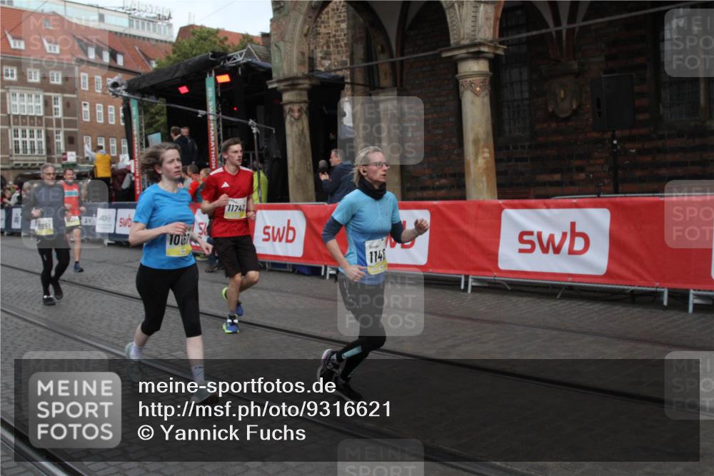 05.10.2025 - 20. swb-Marathon Bremen Yannick Fuchs http://msf.ph/oto/9316621 05.10.2025 10:47:32 Ziel 9244, 10319, 10667, 10951, 11498, 11742 meine-sportfotos.de
