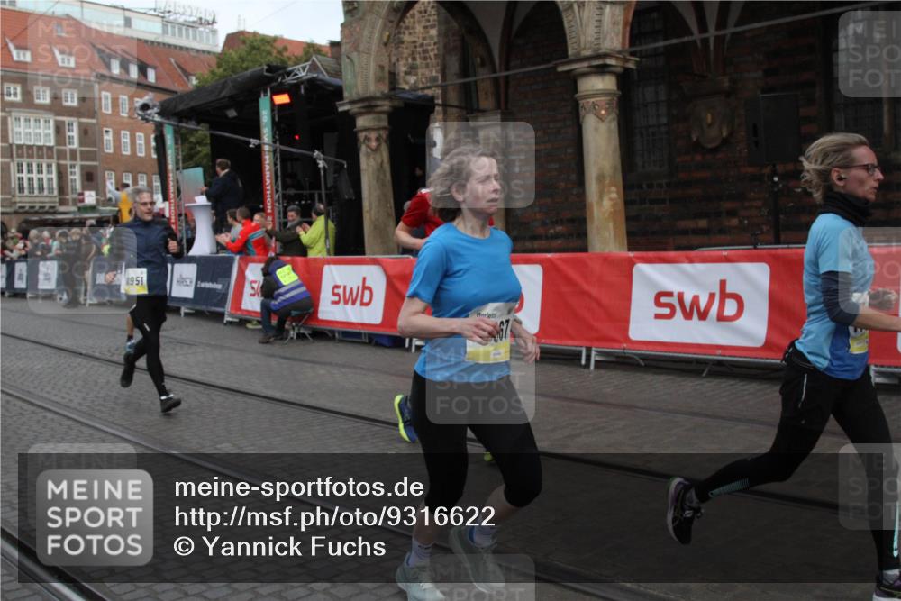 05.10.2025 - 20. swb-Marathon Bremen Yannick Fuchs http://msf.ph/oto/9316622 05.10.2025 10:47:32 Ziel 9244, 10319, 10667, 10951, 11498, 11742 meine-sportfotos.de