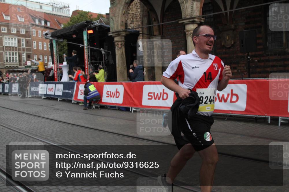 05.10.2025 - 20. swb-Marathon Bremen Yannick Fuchs http://msf.ph/oto/9316625 05.10.2025 10:47:34 Ziel 9244, 9924, 10319, 10951 meine-sportfotos.de
