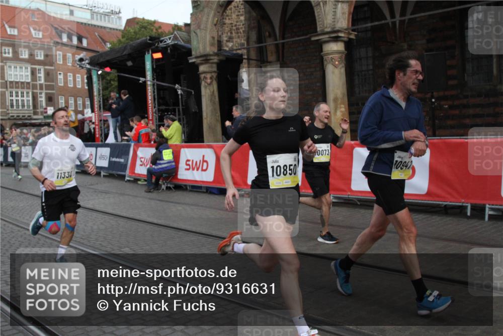 05.10.2025 - 20. swb-Marathon Bremen Yannick Fuchs http://msf.ph/oto/9316631 05.10.2025 10:47:44 Ziel 9377, 10073, 10676, 10947, 11330, 11409, 11708 meine-sportfotos.de