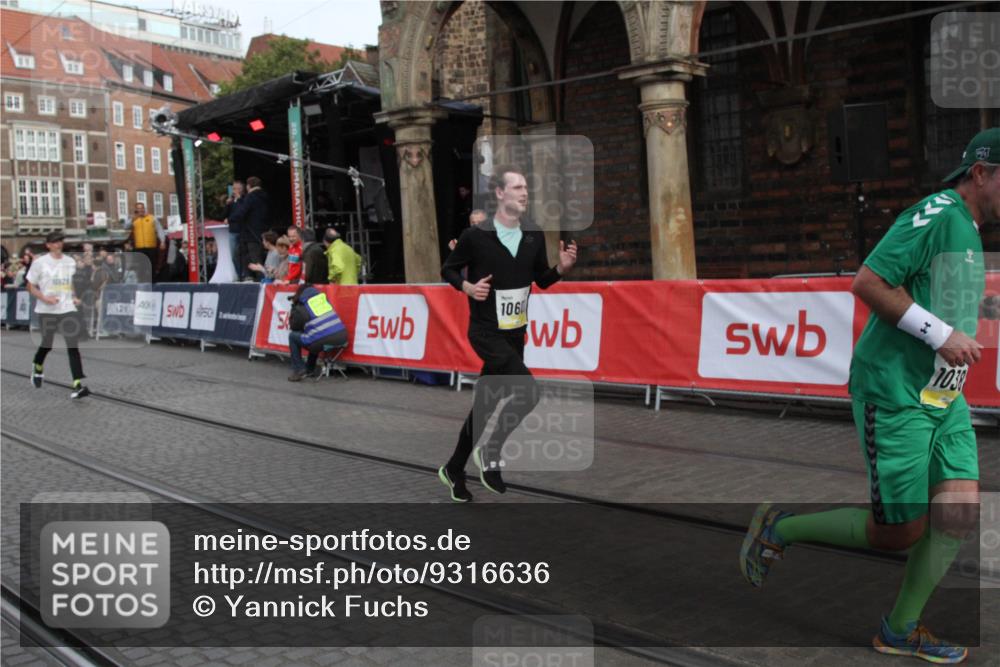 05.10.2025 - 20. swb-Marathon Bremen Yannick Fuchs http://msf.ph/oto/9316636 05.10.2025 10:47:53 Ziel 10382, 10601, 10929 meine-sportfotos.de