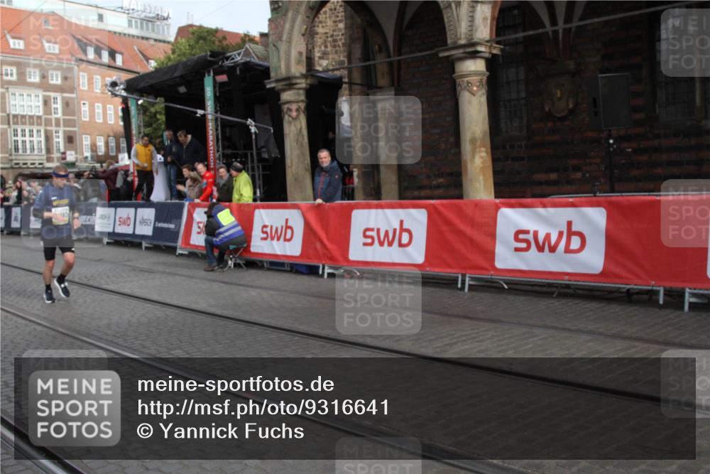 05.10.2025 - 20. swb-Marathon Bremen Yannick Fuchs http://msf.ph/oto/9316641 05.10.2025 10:48:03 Ziel 9240, 10266, 11187 meine-sportfotos.de