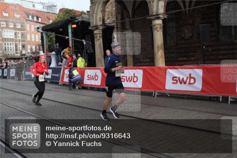05.10.2025 - 20. swb-Marathon Bremen Yannick Fuchs http://msf.ph/oto/9316643 05.10.2025 10:48:04 Ziel 9240, 10266, 11187 meine-sportfotos.de