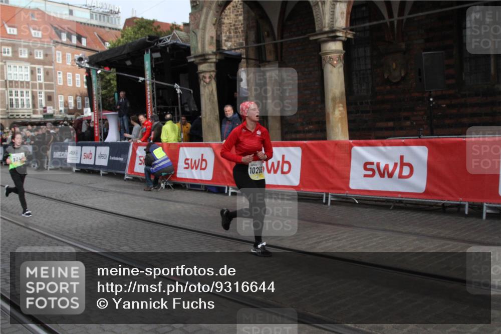 05.10.2025 - 20. swb-Marathon Bremen Yannick Fuchs http://msf.ph/oto/9316644 05.10.2025 10:48:05 Ziel 9240, 10266, 11187 meine-sportfotos.de
