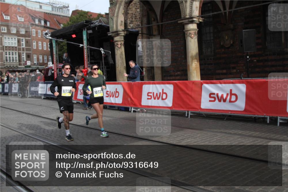 05.10.2025 - 20. swb-Marathon Bremen Yannick Fuchs http://msf.ph/oto/9316649 05.10.2025 10:48:13 Ziel 10428, 10723, 11299 meine-sportfotos.de