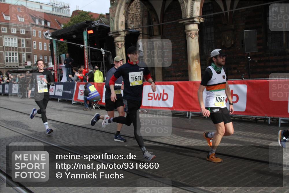05.10.2025 - 20. swb-Marathon Bremen Yannick Fuchs http://msf.ph/oto/9316660 05.10.2025 10:48:23 Ziel 9223, 9293, 9404, 9641, 10931, 11119, 11292, 11561, 11637 meine-sportfotos.de