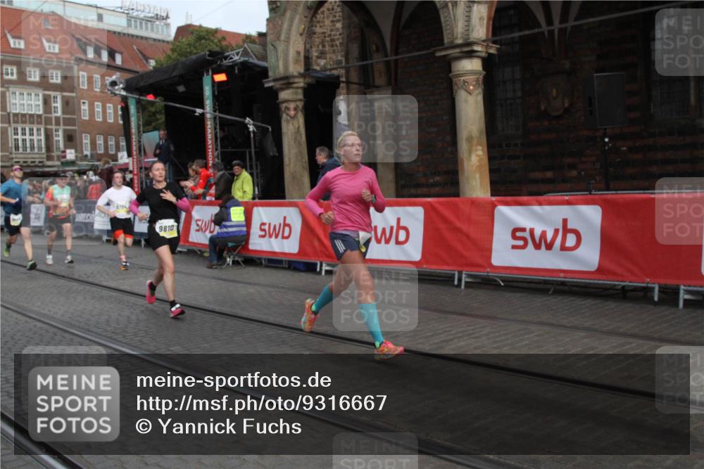 05.10.2025 - 20. swb-Marathon Bremen Yannick Fuchs http://msf.ph/oto/9316667 05.10.2025 10:48:28 Ziel 8787, 9223, 9298, 9404, 9665, 9704, 9810, 9958, 10109, 10131, 10211 meine-sportfotos.de