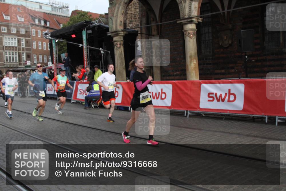 05.10.2025 - 20. swb-Marathon Bremen Yannick Fuchs http://msf.ph/oto/9316668 05.10.2025 10:48:29 Ziel 8787, 9223, 9298, 9665, 9704, 9810, 9958, 10109, 10131, 10211, 10685 meine-sportfotos.de