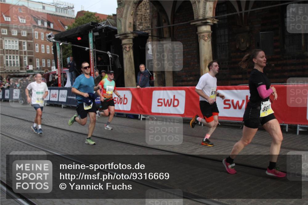 05.10.2025 - 20. swb-Marathon Bremen Yannick Fuchs http://msf.ph/oto/9316669 05.10.2025 10:48:29 Ziel 8787, 9223, 9298, 9665, 9704, 9810, 9958, 10109, 10131, 10211, 10685 meine-sportfotos.de