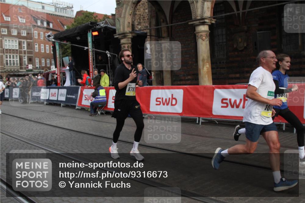 05.10.2025 - 20. swb-Marathon Bremen Yannick Fuchs http://msf.ph/oto/9316673 05.10.2025 10:48:31 Ziel 8787, 9298, 9665, 9958, 10109, 10131, 10177, 10211, 10685, 11005, 11357, 11505 meine-sportfotos.de