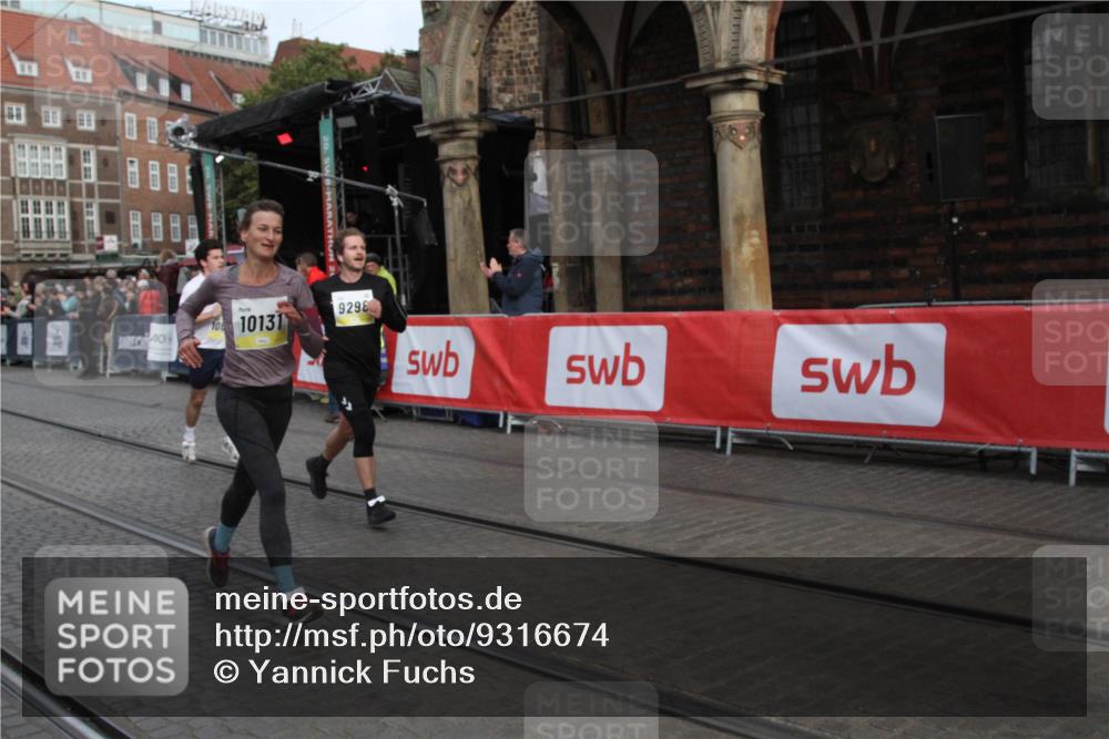 05.10.2025 - 20. swb-Marathon Bremen Yannick Fuchs http://msf.ph/oto/9316674 05.10.2025 10:48:33 Ziel 9298, 9437, 9478, 10131, 10177, 10685, 11005, 11357, 11505 meine-sportfotos.de