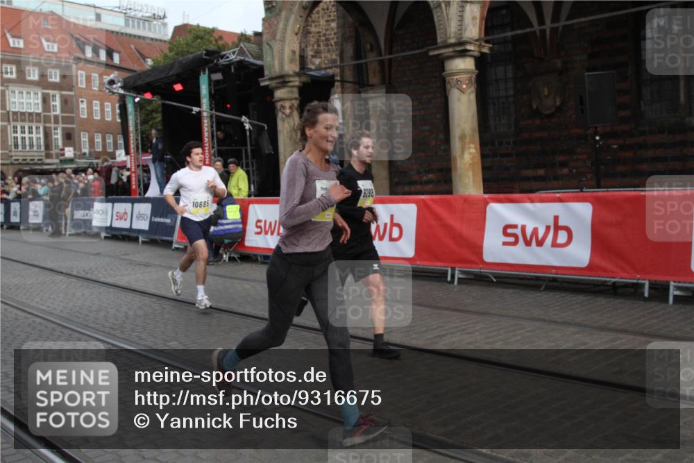05.10.2025 - 20. swb-Marathon Bremen Yannick Fuchs http://msf.ph/oto/9316675 05.10.2025 10:48:33 Ziel 9298, 9437, 9478, 10131, 10177, 10685, 11005, 11357, 11505 meine-sportfotos.de