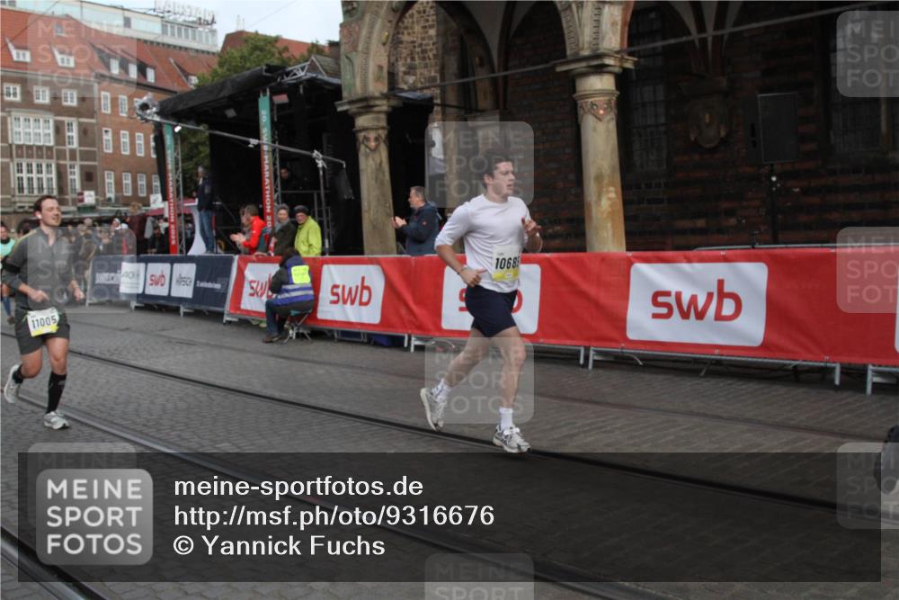 05.10.2025 - 20. swb-Marathon Bremen Yannick Fuchs http://msf.ph/oto/9316676 05.10.2025 10:48:34 Ziel 9298, 9385, 9437, 9478, 10131, 10177, 10685, 11005, 11357, 11505 meine-sportfotos.de