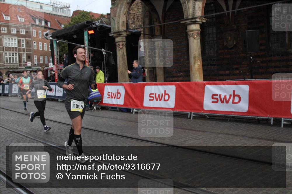 05.10.2025 - 20. swb-Marathon Bremen Yannick Fuchs http://msf.ph/oto/9316677 05.10.2025 10:48:35 Ziel 9385, 9437, 9478, 10177, 10685, 11005, 11357, 11505 meine-sportfotos.de