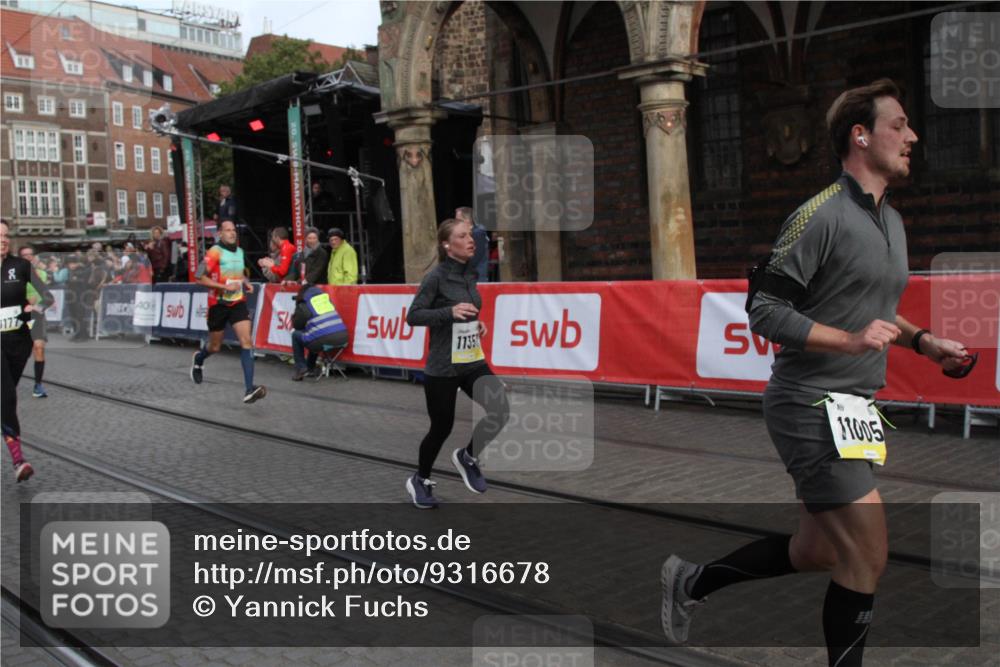 05.10.2025 - 20. swb-Marathon Bremen Yannick Fuchs http://msf.ph/oto/9316678 05.10.2025 10:48:36 Ziel 9385, 9437, 9478, 10177, 11005, 11357, 11505 meine-sportfotos.de