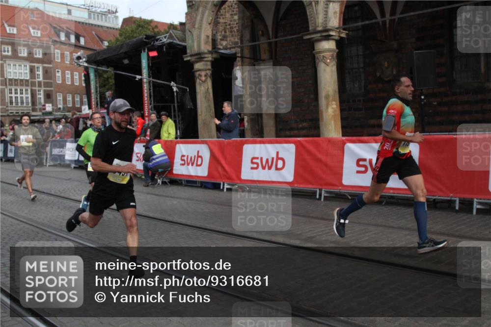 05.10.2025 - 20. swb-Marathon Bremen Yannick Fuchs http://msf.ph/oto/9316681 05.10.2025 10:48:37 Ziel 9385, 9406, 9437, 9478, 10177, 11505 meine-sportfotos.de