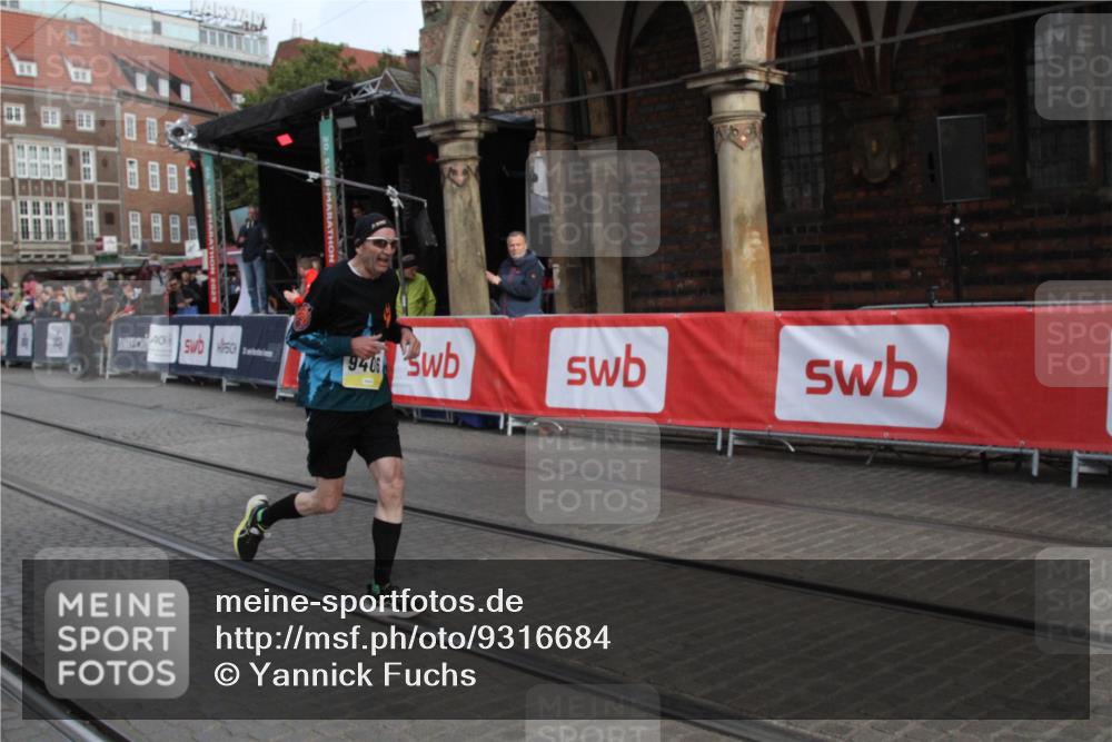 05.10.2025 - 20. swb-Marathon Bremen Yannick Fuchs http://msf.ph/oto/9316684 05.10.2025 10:48:42 Ziel 9406, 10303, 11096 meine-sportfotos.de