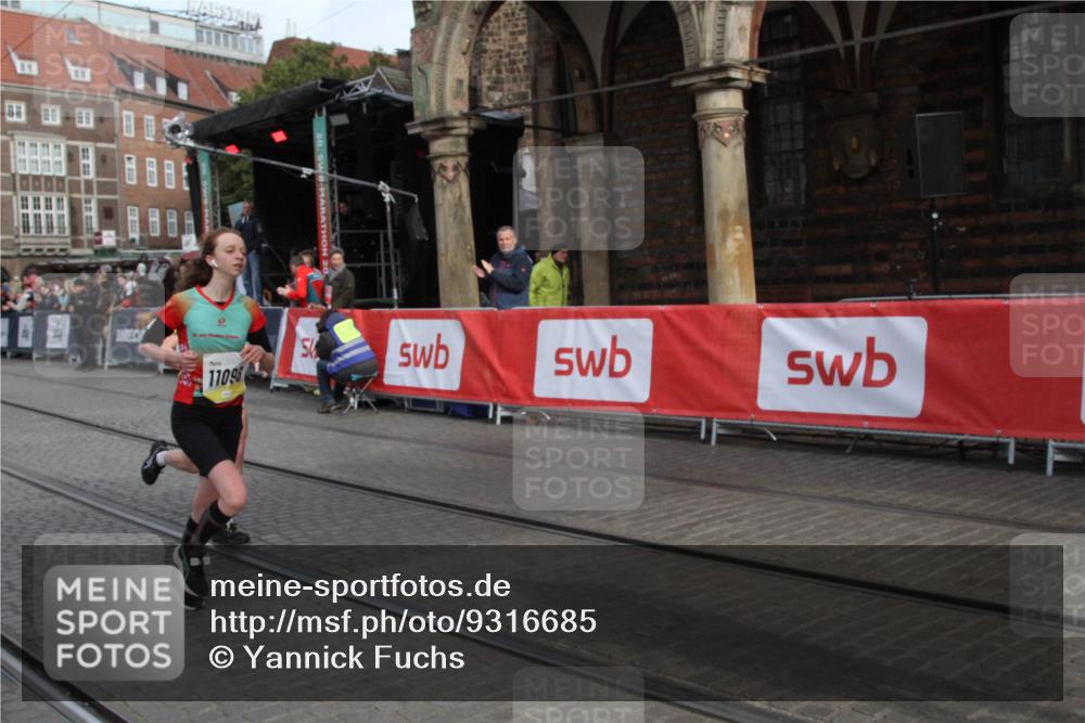 05.10.2025 - 20. swb-Marathon Bremen Yannick Fuchs http://msf.ph/oto/9316685 05.10.2025 10:48:43 Ziel 9406, 10303, 11096 meine-sportfotos.de
