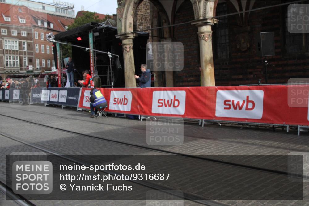 05.10.2025 - 20. swb-Marathon Bremen Yannick Fuchs http://msf.ph/oto/9316687 05.10.2025 10:48:46 Ziel 9261, 9729, 10799 meine-sportfotos.de