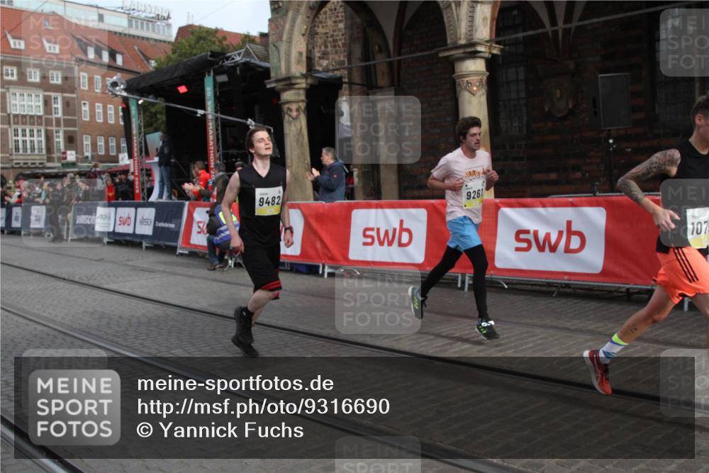 05.10.2025 - 20. swb-Marathon Bremen Yannick Fuchs http://msf.ph/oto/9316690 05.10.2025 10:48:52 Ziel 7414, 9261, 9482, 9674, 10799 meine-sportfotos.de