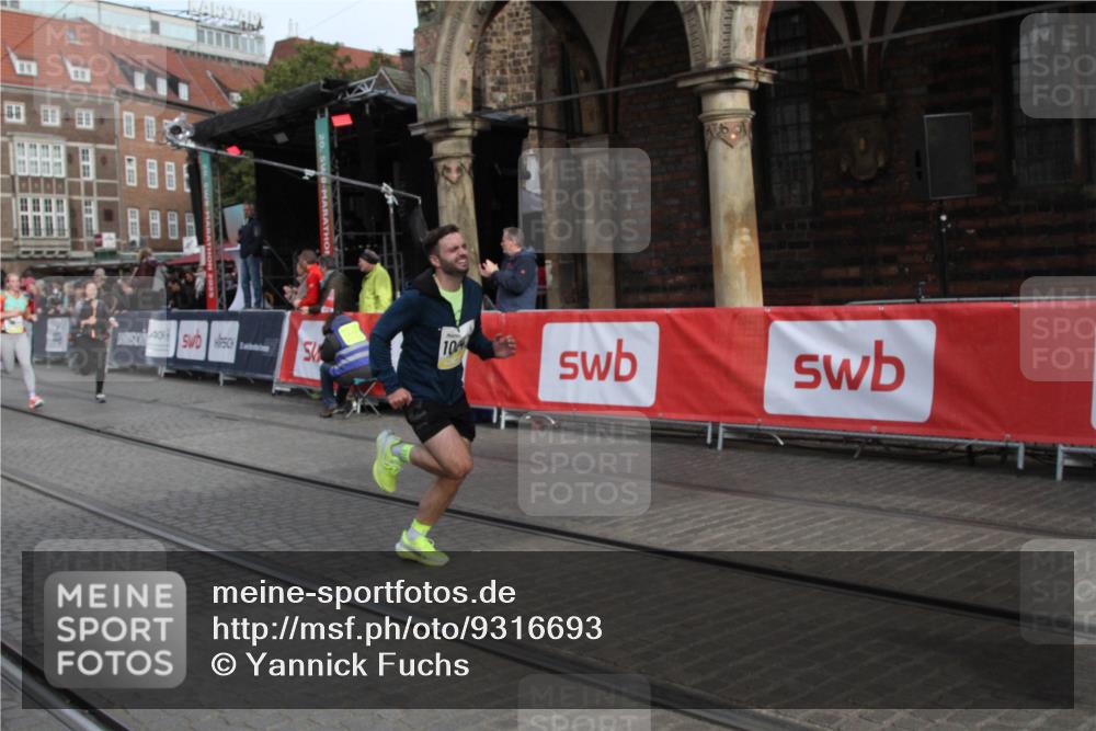 05.10.2025 - 20. swb-Marathon Bremen Yannick Fuchs http://msf.ph/oto/9316693 05.10.2025 10:48:58 Ziel 7414, 9255, 9583, 10047, 10877, 11248 meine-sportfotos.de