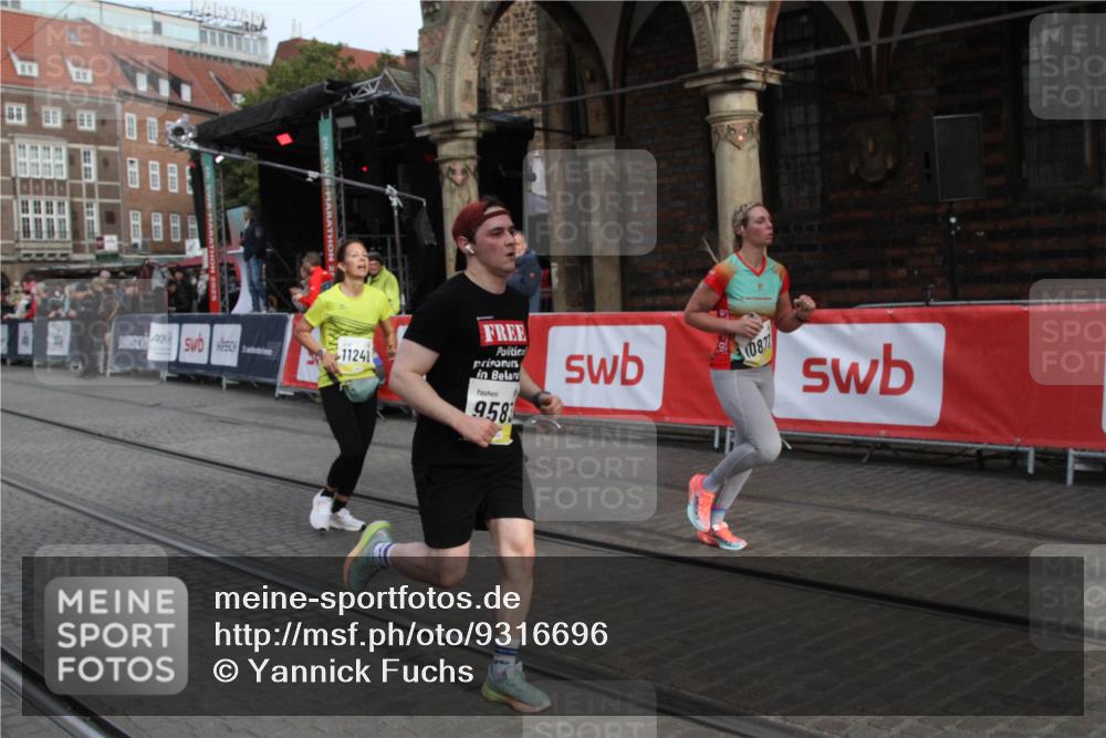 05.10.2025 - 20. swb-Marathon Bremen Yannick Fuchs http://msf.ph/oto/9316696 05.10.2025 10:49:01 Ziel 9255, 9583, 10877, 10973, 11248 meine-sportfotos.de
