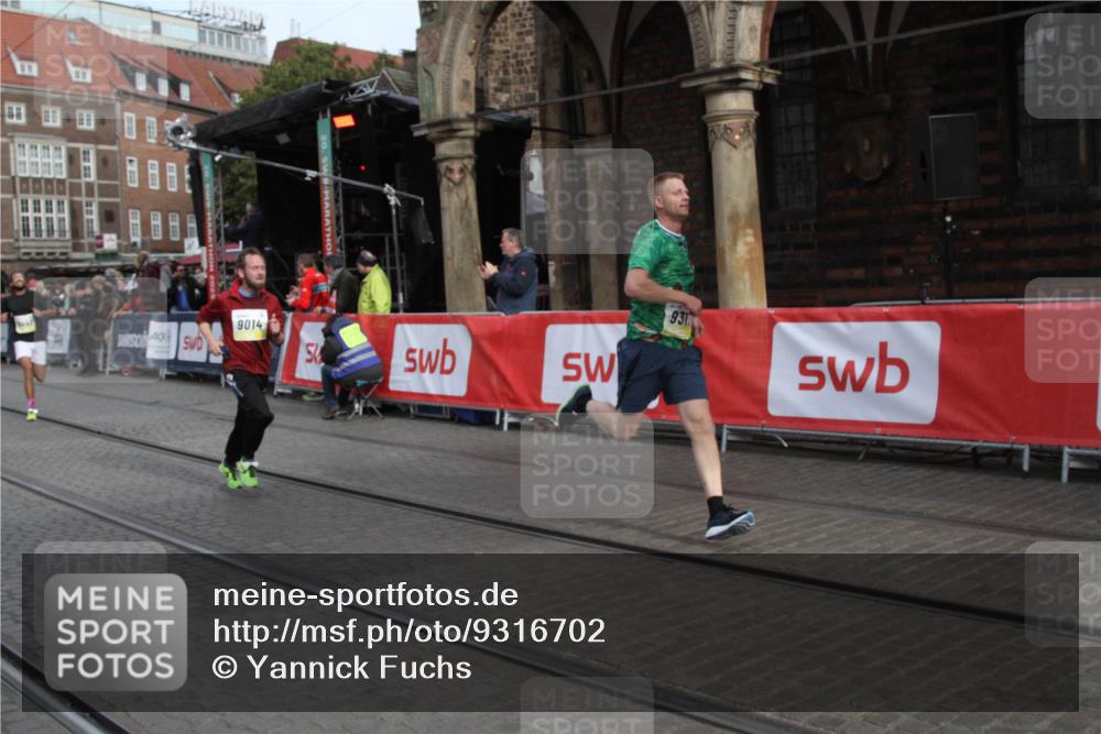 05.10.2025 - 20. swb-Marathon Bremen Yannick Fuchs http://msf.ph/oto/9316702 05.10.2025 10:49:10 Ziel 7202, 9014, 9317, 9556, 10449, 11695 meine-sportfotos.de