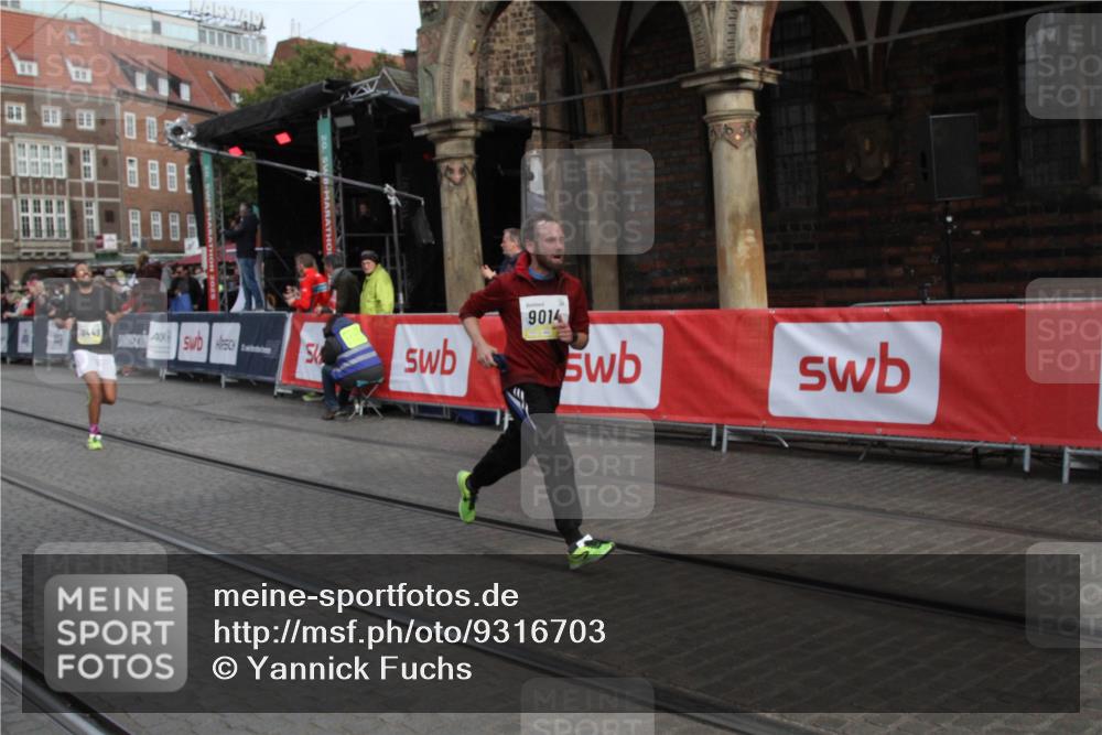 05.10.2025 - 20. swb-Marathon Bremen Yannick Fuchs http://msf.ph/oto/9316703 05.10.2025 10:49:11 Ziel 7202, 9014, 9556, 10449, 11673, 11695 meine-sportfotos.de