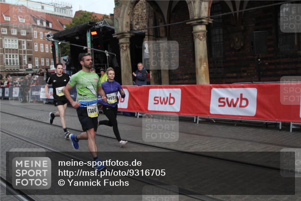 05.10.2025 - 20. swb-Marathon Bremen Yannick Fuchs http://msf.ph/oto/9316705 05.10.2025 10:49:14 Ziel 7202, 9457, 9556, 10016, 10221, 11673, 11695 meine-sportfotos.de